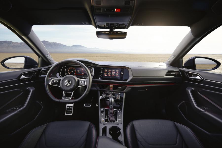 Торпедо Volkswagen Jetta GLI S 2019 года  (NA) (фото 10 из 40)